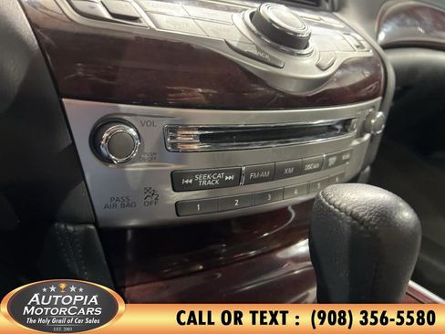 Used 2017 INFINITI Q70 3.7 image 40