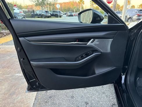 Certified 2025 MAZDA MAZDA3 2.5 Turbo Sedan w/Premium Plus image 25