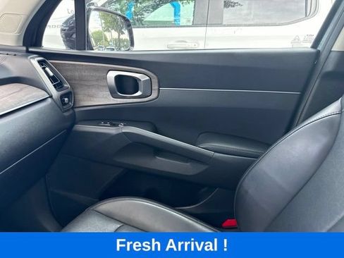 Used 2023 Kia Sorento EX w/ Panoramic Sunroof Package FWD image 13