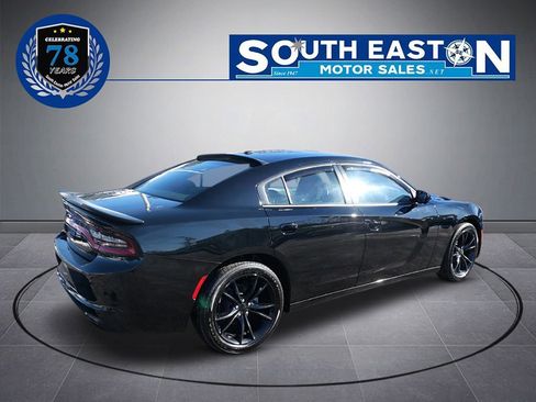 Used 2022 Dodge Charger SXT w/ Blacktop Package image 7