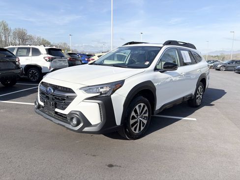 Used 2025 Subaru Outback Premium AWD/4WD image 3