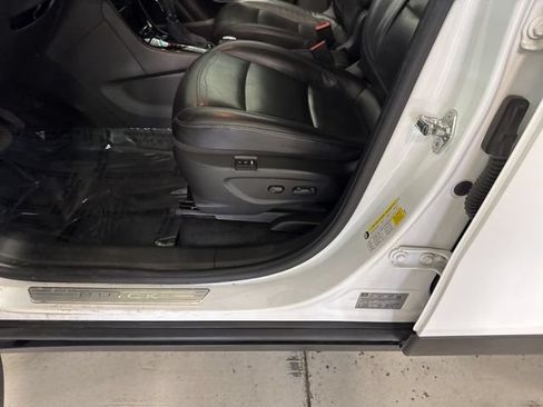 Used 2020 Buick Encore Essence AWD/4WD image 34