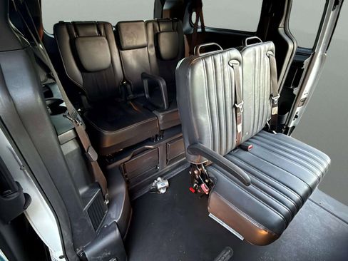 Used 2018 Dodge Grand Caravan SXT w/ Blacktop Package image 31