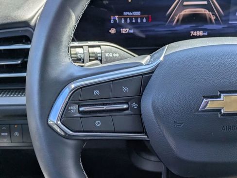Used 2025 Chevrolet Traverse LT FWD image 17