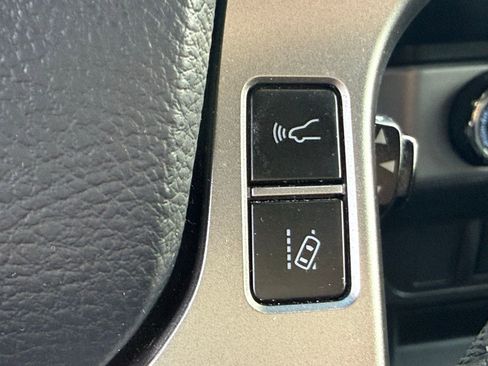 Used 2020 Toyota Tacoma SR5 image 37