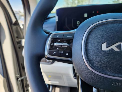 New 2025 Kia Carnival SX Prestige image 17