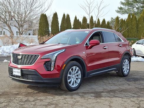 Used 2023 Cadillac XT4 Luxury w/ Cold Weather Package image 3