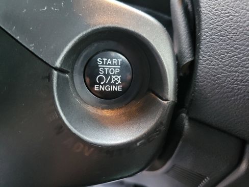 Used 2018 Jeep Renegade Sport w/ Power & Air Group image 32