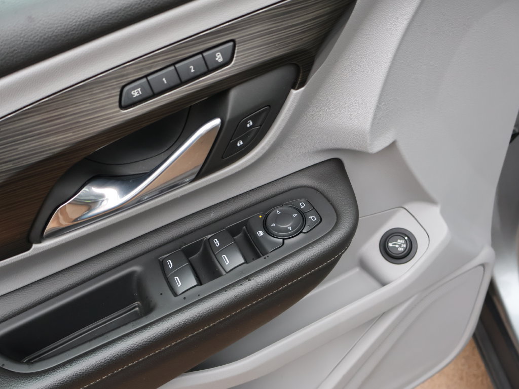 Certified 2024 GMC Terrain SLT FWD image 30