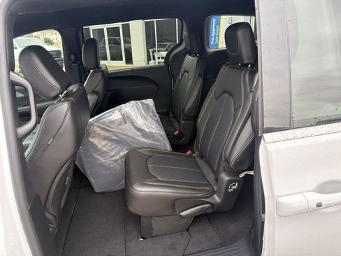 New 2026 Chrysler Voyager LX FWD image 25