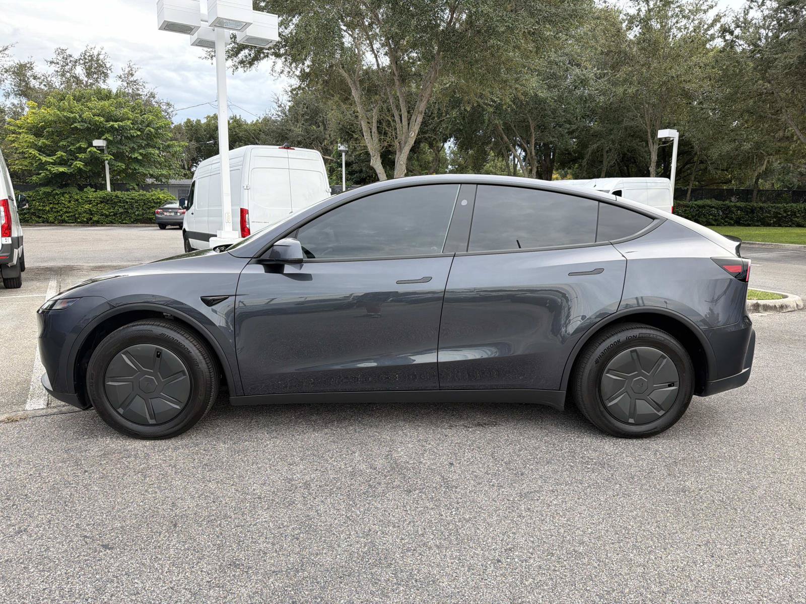 Used 2026 Tesla Model Y 2WD image 6