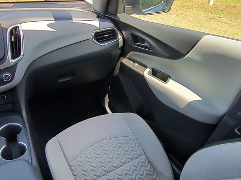 Used 2024 Chevrolet Equinox LS w/ LS Convenience Package AWD/4WD image 17