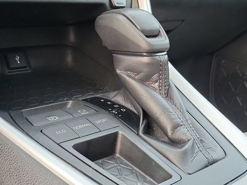 Used 2020 Toyota RAV4 XLE FWD image 29