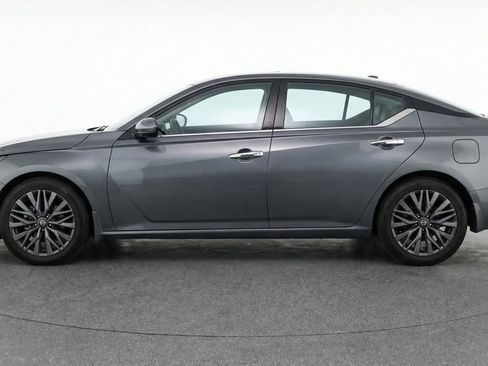Used 2025 Nissan Altima 2.5 SV FWD image 5