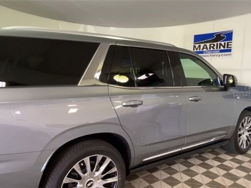 Used 2025 Cadillac Escalade Premium Luxury Platinum image 2