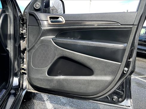 Used 2015 Jeep Grand Cherokee Limited w/ Luxury Group II image 23