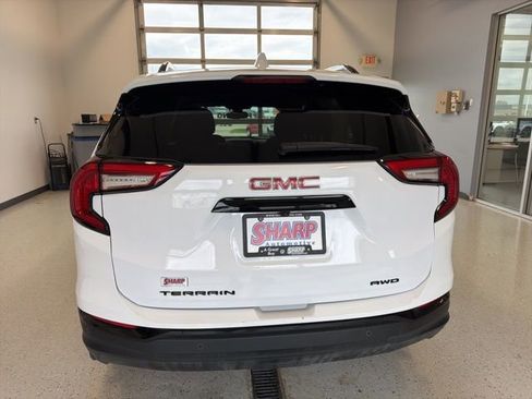 Used 2024 GMC Terrain SLE w/ Driver Convenience Package AWD/4WD image 7