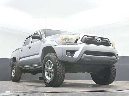 Used 2015 Toyota Tacoma 4x4 Double Cab w/ SR5 Package image 28
