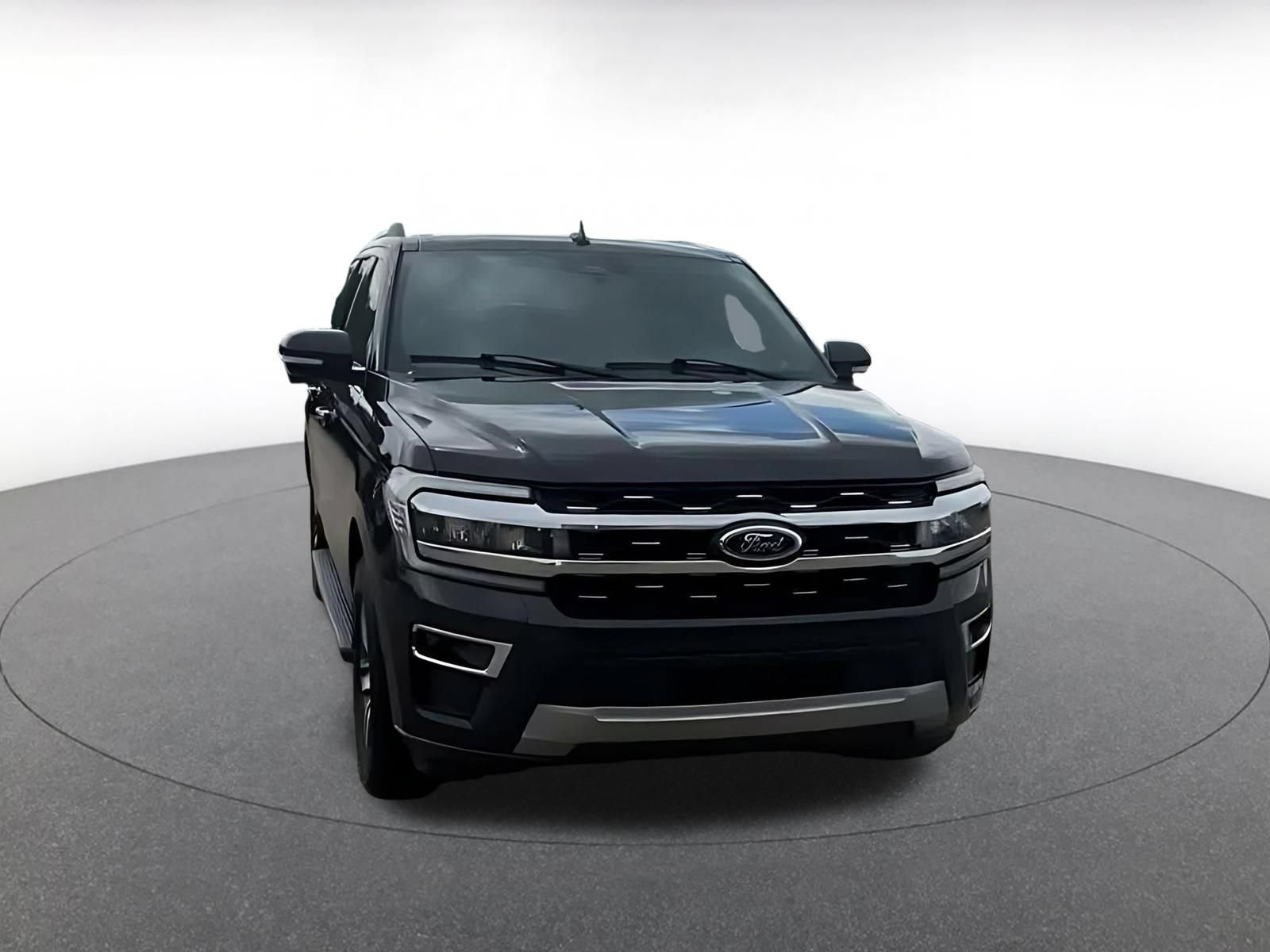 Used 2024 Ford Expedition Limited RWD image 3