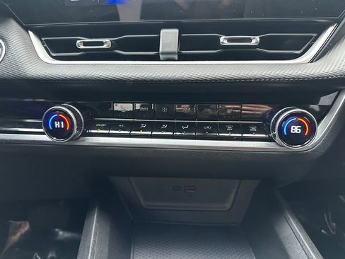 Used 2025 Chevrolet Equinox LT w/ Convenience Package II image 9