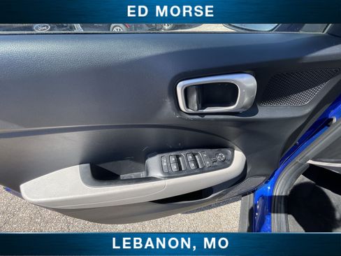 Used 2025 Hyundai Venue SEL FWD image 21