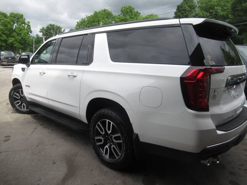 Used 2024 GMC Yukon XL AT4 w/ Technology Package AWD/4WD image 18