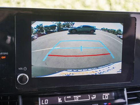 Used 2025 Toyota Sienna LE FWD image 25