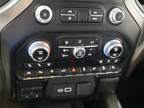 Certified 2021 GMC Sierra 1500 Denali w/ Denali Ultimate Package AWD/4WD image 23