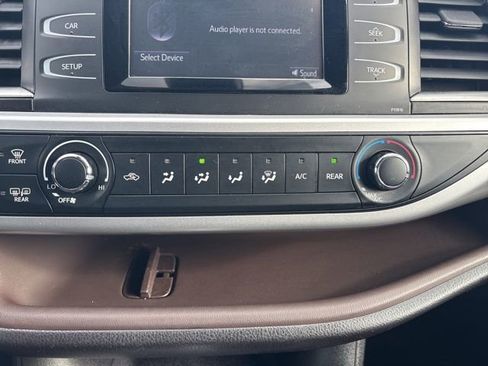 Used 2019 Toyota Highlander LE image 32