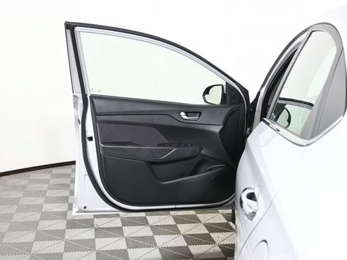 Used 2022 Hyundai Accent Limited FWD image 25