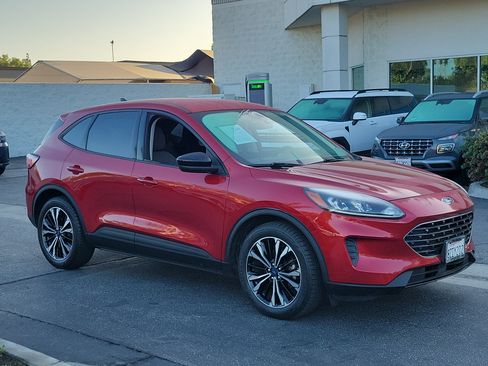 Used 2021 Ford Escape SE w/ SE Sport Appearance Package FWD image 25