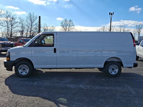 New 2026 GMC Savana 3500 Extended w/ Driver Convenience Package image 5