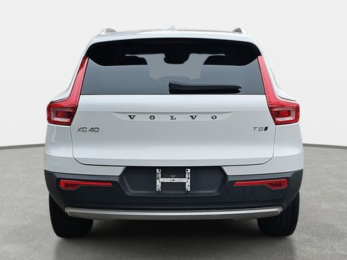 Used 2020 Volvo XC40 T5 Momentum image 6