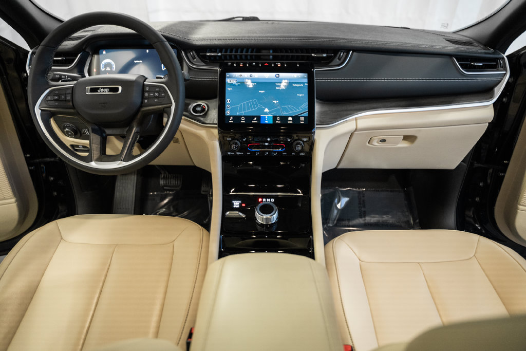 Certified 2023 Jeep Grand Cherokee Limited AWD/4WD image 18