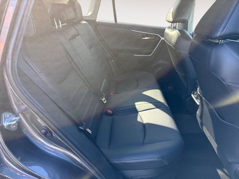 Used 2020 Toyota RAV4 Limited image 18