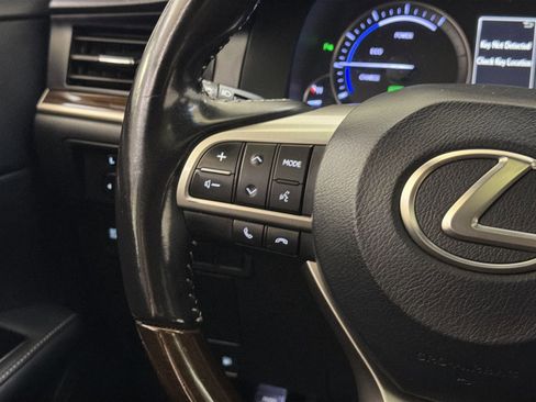 Used 2017 Lexus ES 300h w/ Luxury Package FWD image 35