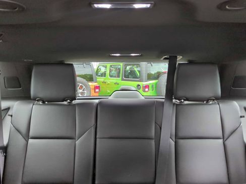 Used 2022 Cadillac Escalade Luxury AWD/4WD image 31