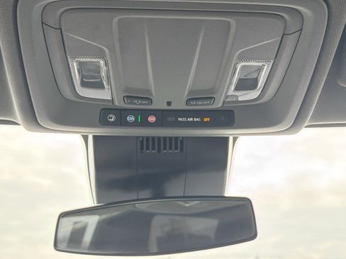 Used 2025 Chevrolet Silverado 1500 LT image 36