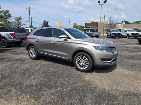 Used 2018 Lincoln MKX Select w/ Select Plus Package AWD/4WD image 7