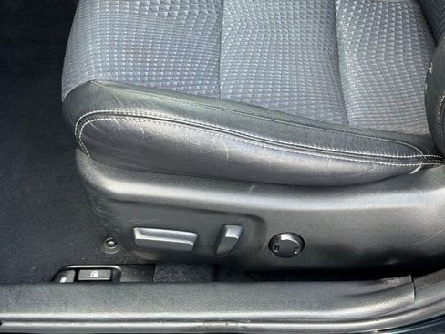 Used 2014 Toyota Camry SE w/ Moonroof Package FWD image 13