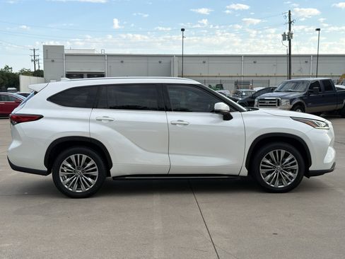 Used 2020 Toyota Highlander Platinum FWD image 8