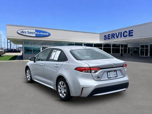 Used 2022 Toyota Corolla LE FWD image 6