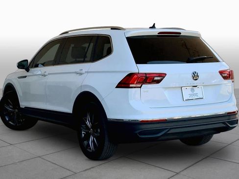 Used 2022 Volkswagen Tiguan SE w/ Panoramic Sunroof Package image 12