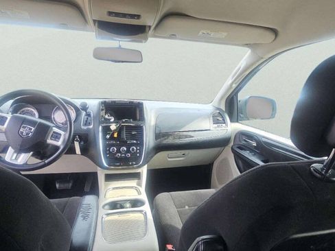 Used 2013 Dodge Grand Caravan SXT w/ UConnect Hands-Free Group FWD image 8
