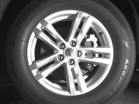 Used 2024 Ford Explorer XLT w/ Equipment Group 202A AWD/4WD image 9