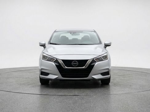 Used 2025 Nissan Versa SV FWD image 2