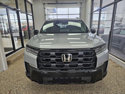 New 2026 Honda Pilot Sport image 6