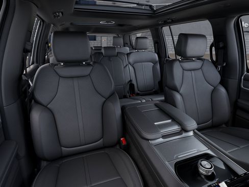 New 2026 Jeep Grand Wagoneer 2WD image 18