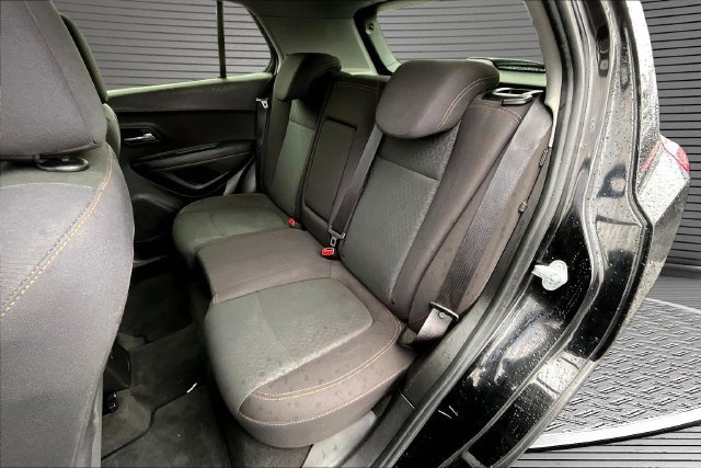 Used 2018 Chevrolet Trax LS FWD image 19