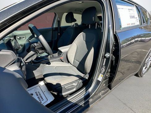 New 2025 Kia K4 LXS image 19